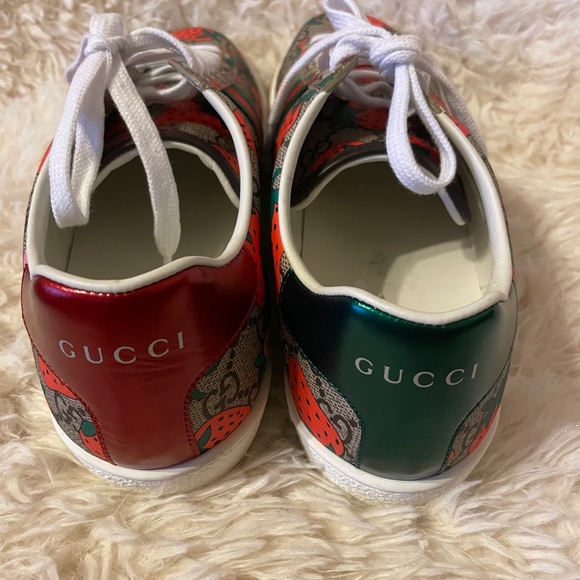 Gucci Ladies Ace GG Gucci Strawberry Print Sneaker - Picture 2 of 6